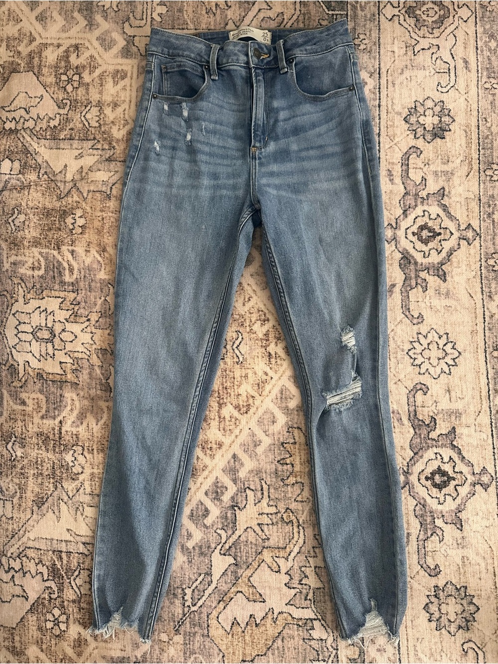 Abercrombie & Fitch Women's Light Blue Skinny Distressed Jeans